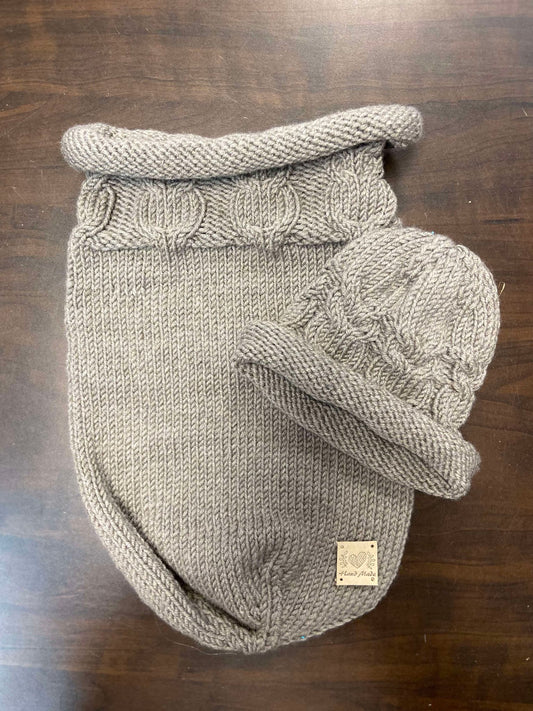 Cocon de naissance et bonnet