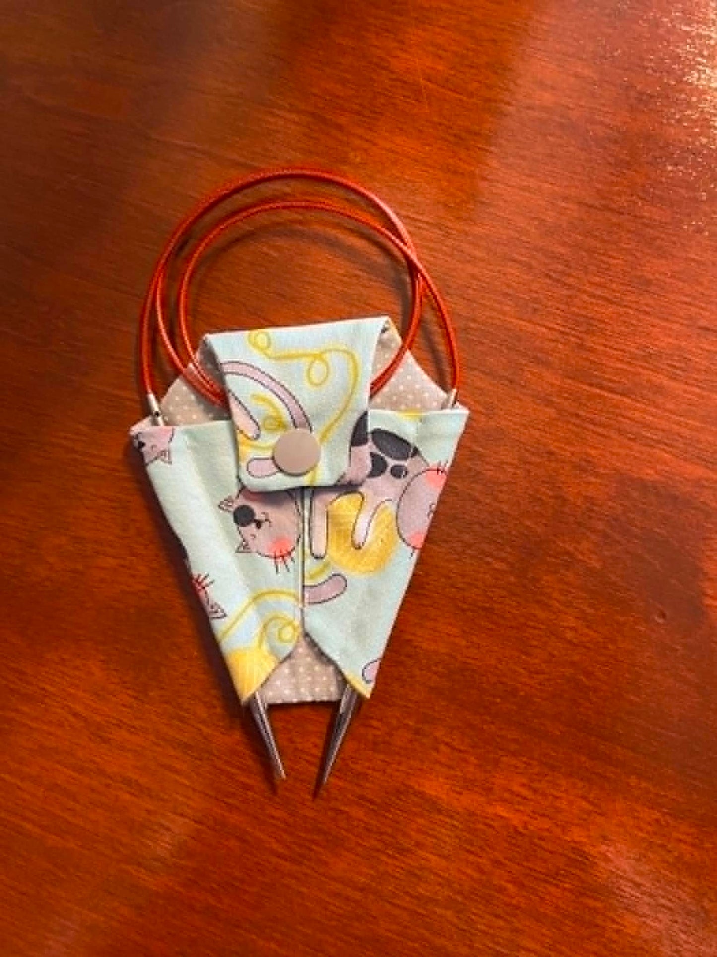 Mini étui pour aiguilles circulaire