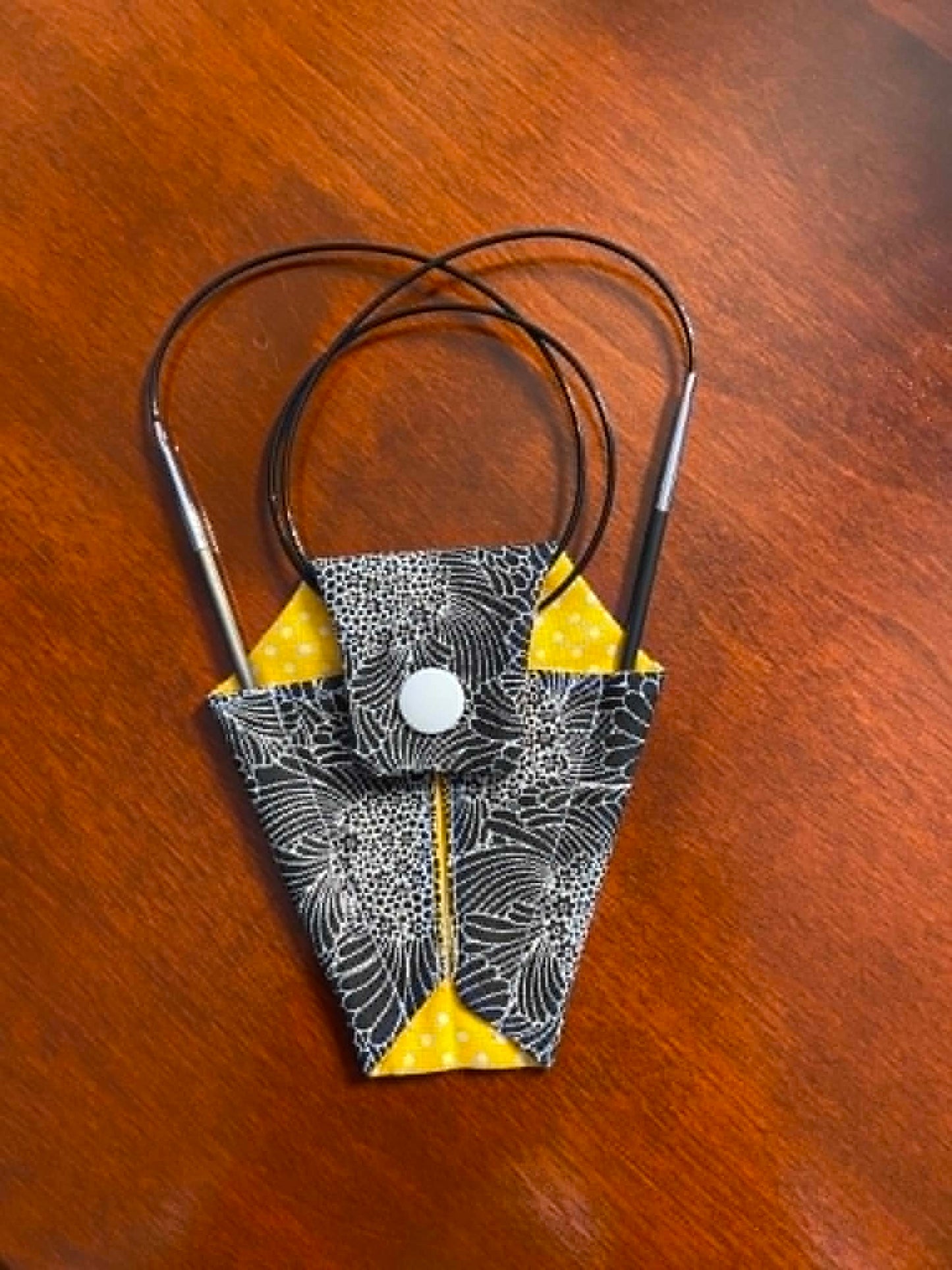Mini étui pour aiguilles circulaire